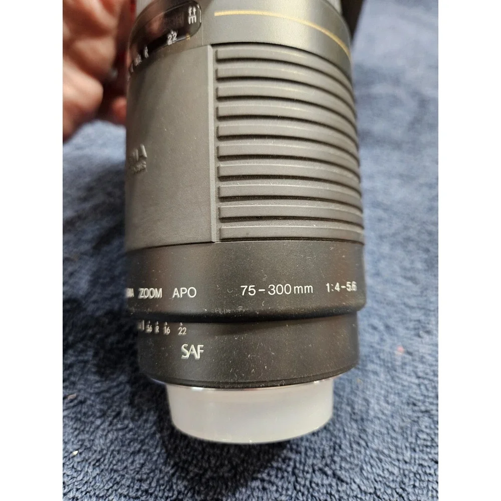 Vintage Sigma Auto Focus SAF APO 75-300mm 1:4 - 5.6 ZOOM Lens Japan With Case